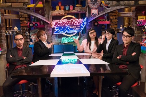 「ラジオな2人 リレー」の収録に臨んだ（左から）千鳥・大悟、ハリセンボン春菜、渡辺直美、ハリセンボンはるか、千鳥ノブ。(c)Dlife