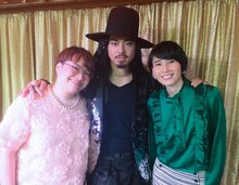 左からハリセンボン春菜、KENTO MORI、ハリセンボンはるか。