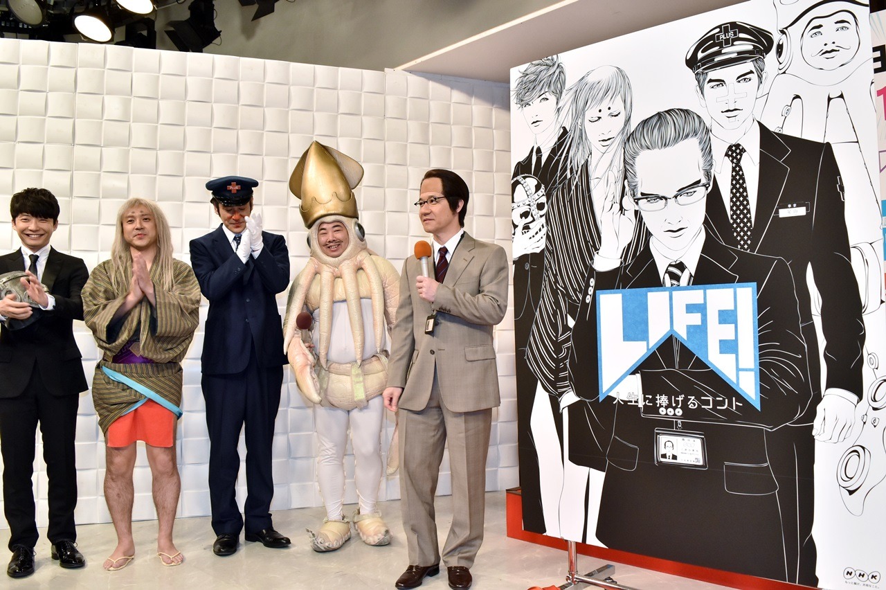 番組ポスターが披露された場面。