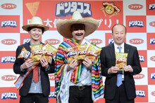 左からデニス、小池孝会長。