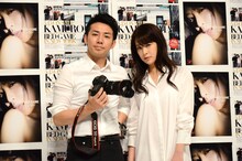 左からピース綾部、神室舞衣。