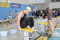 「炎の体育会TV」内のフィンスイミング企画のワンシーン。(c)TBS