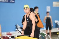 「炎の体育会TV」内のフィンスイミング企画のワンシーン。(c)TBS