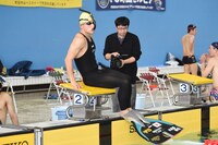 「炎の体育会TV」内のフィンスイミング企画のワンシーン。(c)TBS