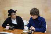 （左から）ドランクドラゴン鈴木と松本岳。(c)テレビ朝日