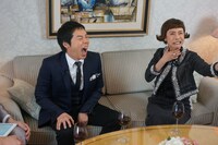 左から今田耕司、久本雅美。(c)読売テレビ