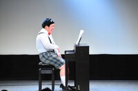 単独ライブ「ユリバーサルスタジオジャパン」の様子。