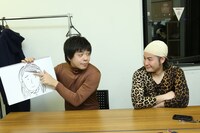 夫人について語るバンビーノ藤田（左）と、それを聞く相方・石山（右）。