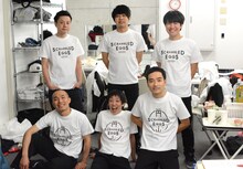 円山スクランブルエッグスの（前列左から）ラブレターズ塚本、さらば青春の光・森田、かもめんたる・う大。（後列左から）かもめんたる槙尾、さらば青春の光・東口、ラブレターズ溜口。