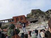 「軍艦島あるある、天候により上陸できない可能性が20%くらいありがち♪　だけどRGを信じて行ってみるツアー」の様子。