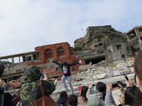 「軍艦島あるある、天候により上陸できない可能性が20%くらいありがち♪　だけどRGを信じて行ってみるツアー」の様子。