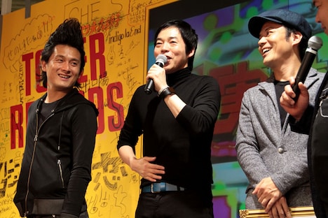 イベントの様子。左からミサイルマン岩部、今田耕司、シャンプーハットこいで。