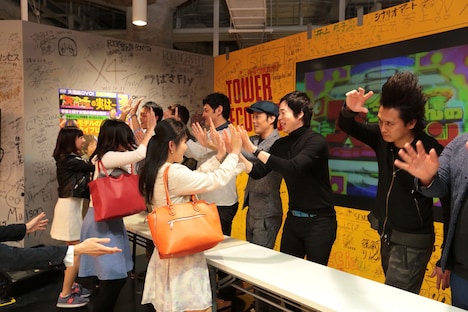 ハイタッチ会の様子。