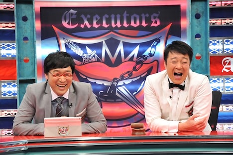 （左から）南海キャンディーズ山里、加藤浩次。(c)関西テレビ