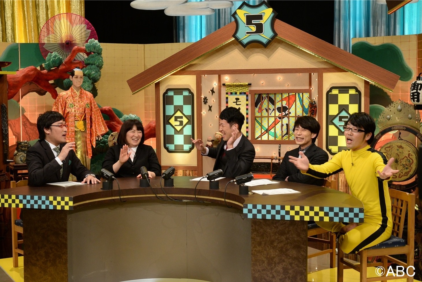 「ハッキリ5～そんなに好かれていない5人が世界を救う～」のワンシーン。