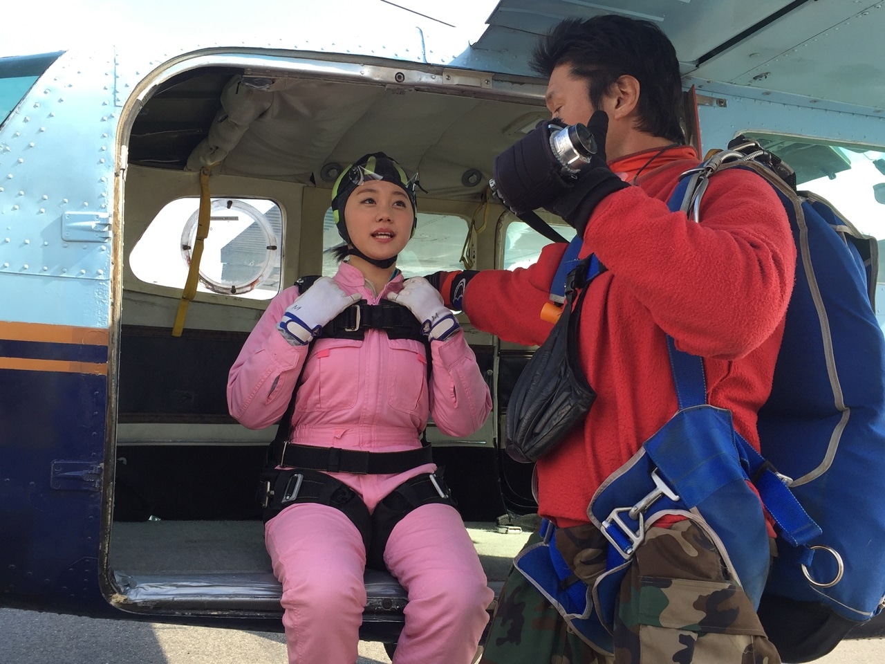 スカイダイビングロケのワンシーン。(c)関西テレビ