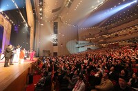 「ゴリパラ披露宴」の様子。