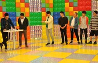 「くりぃむナンチャラ」の「解散予防運動会」に出演する（左から）くりぃむしちゅー、平成ノブシコブシ、元ジューシーズのサルゴリラと松橋周太呂。(c)テレビ朝日