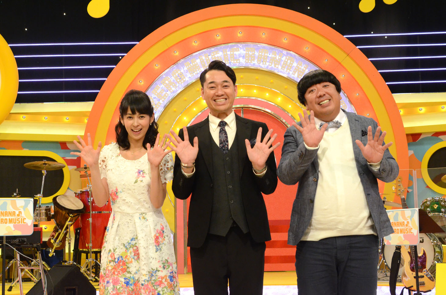 左から「バナナ♪ゼロミュージック」MCの久保田祐佳NHKアナウンサー、バナナマン設楽、バナナマン日村。