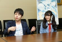左からNON STYLE井上、NGT48の北原里英。（撮影：地藤 悠）
