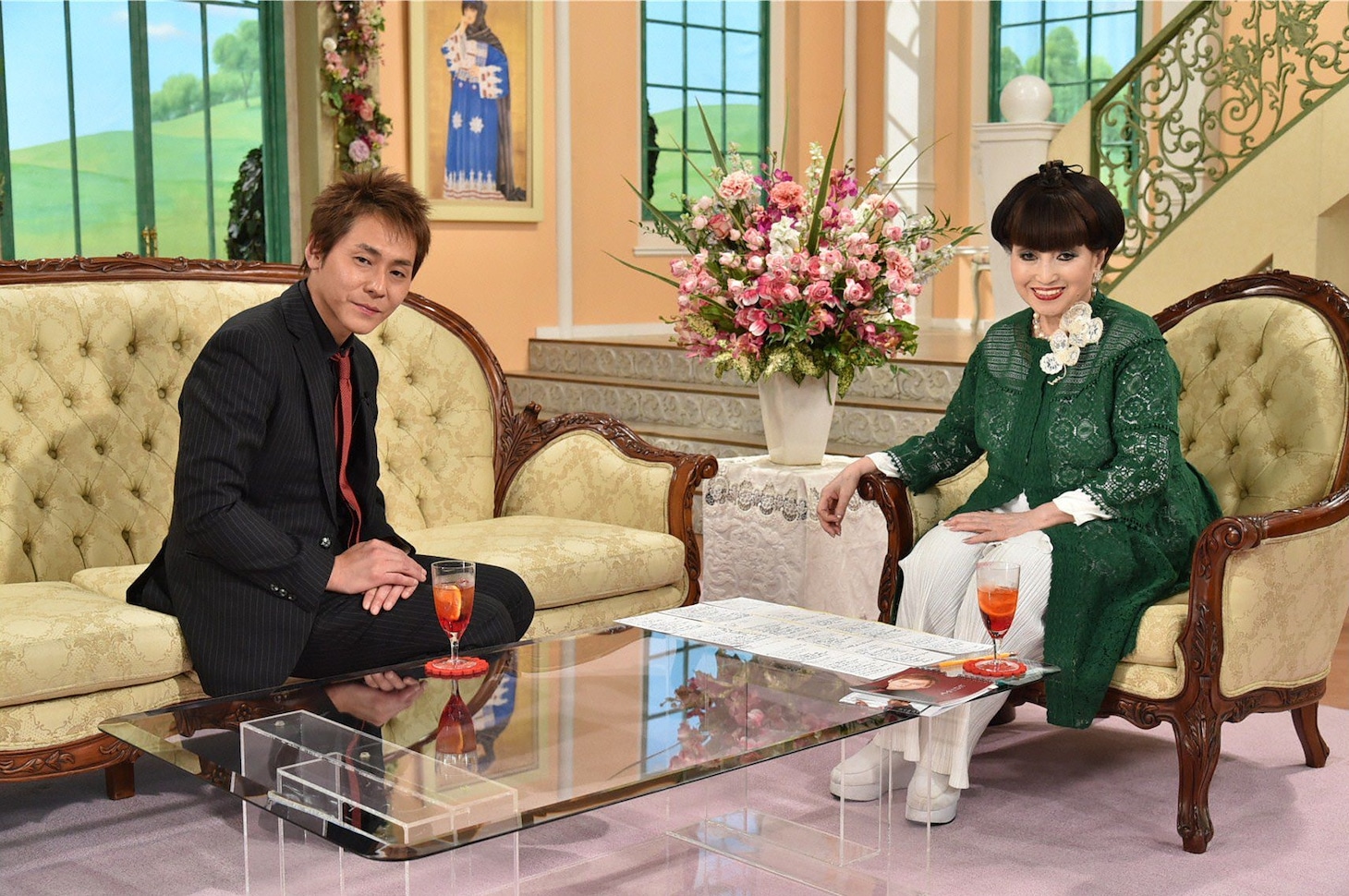 「徹子の部屋」に出演する（左から）ヒロシ、黒柳徹子。(c)テレビ朝日