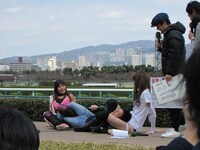 赤井沙希やチェリーに技をかけられるシンクロック木尾。