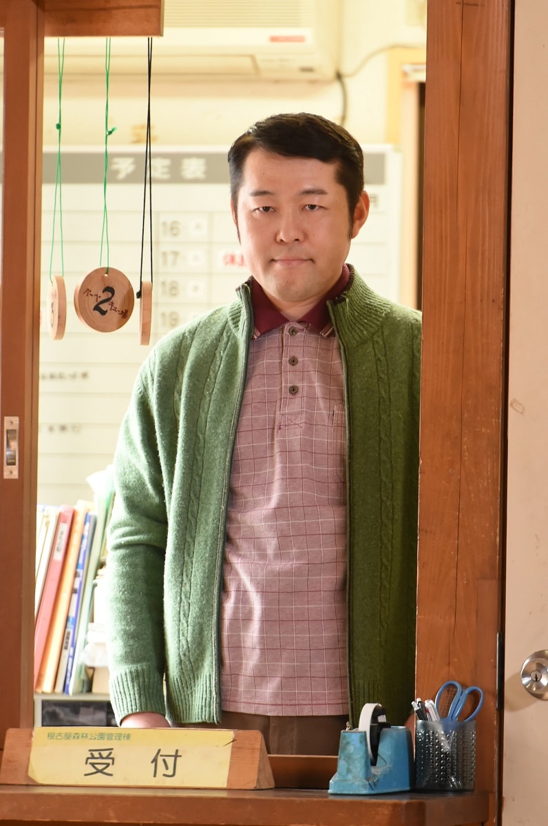 公開された場面写真に写るつぶやきシロー。(c)2016「のぞきめ」製作委員会