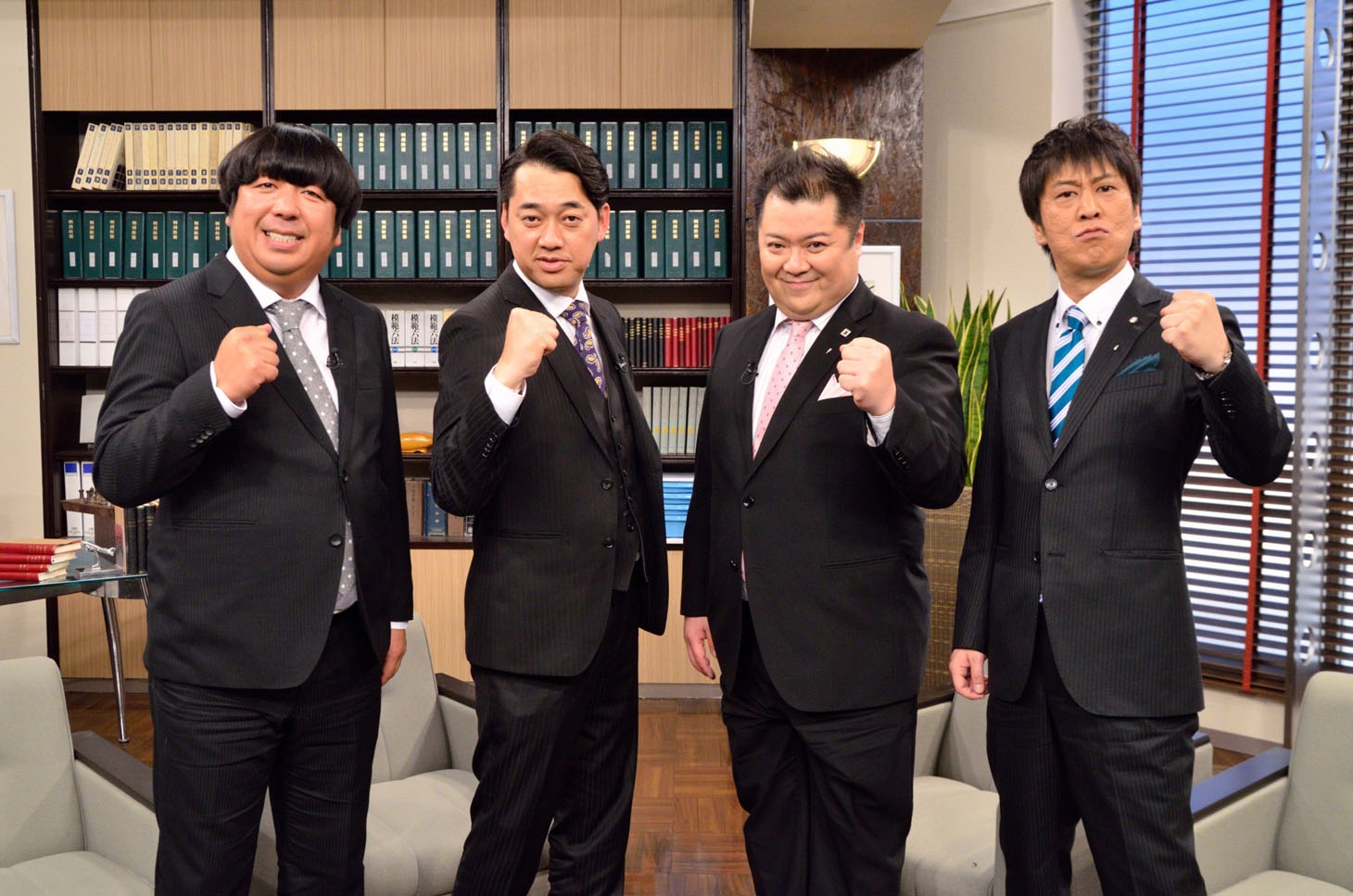 左からバナナマン、ブラックマヨネーズ。(c)MBS