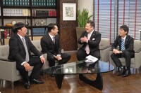 「バナナ・ブラマヨの新しい法律を作る会」収録中のワンシーン。(c)MBS