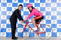 「2016年度 KEIRIN新CM発表会」に出席したピース。