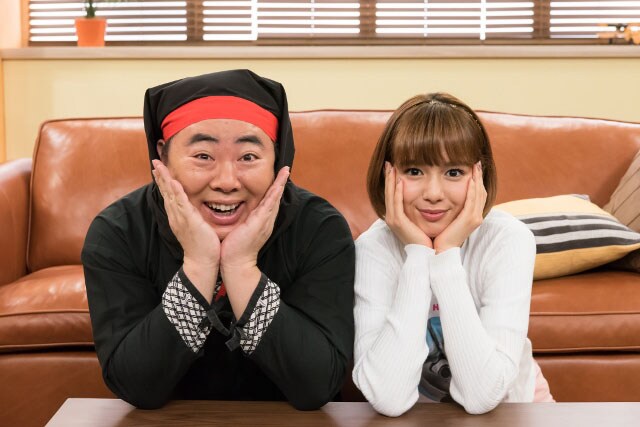 左からドランクドラゴン塚地、佐谷戸ミナ。(c)Dlife