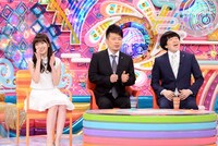 雨上がり決死隊と、指原莉乃（左）。(c)テレビ朝日