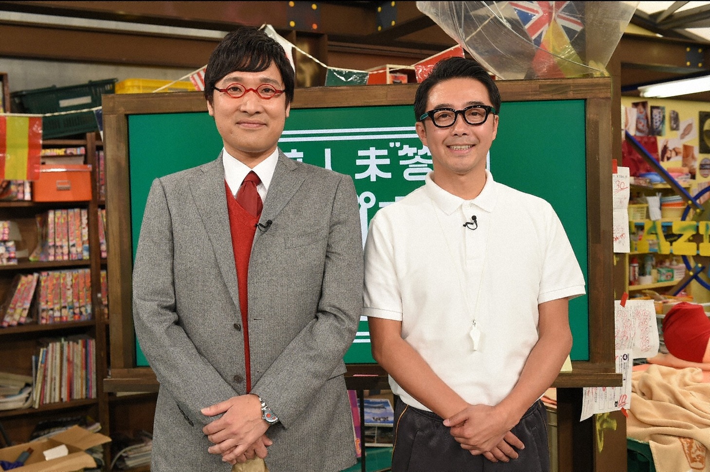「前人未“答”マジ神問題集」MCの（左から）南海キャンディーズ山里、おぎやはぎ矢作。(c)TBS
