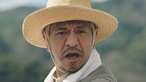 父親役を演じる松本人志。