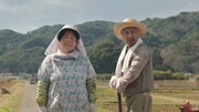 タウンワークの新CM「ビデオレター編」に出演する（左から）あき竹城、松本人志。