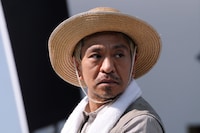 CM「ビデオレター編」の撮影に臨む松本人志。