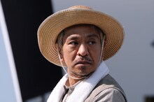 CM「ビデオレター編」の撮影に臨む松本人志。