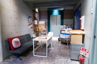 「ウレロ☆無限大少女」のセット。(c)「ウレロ☆無限大少女」製作委員会