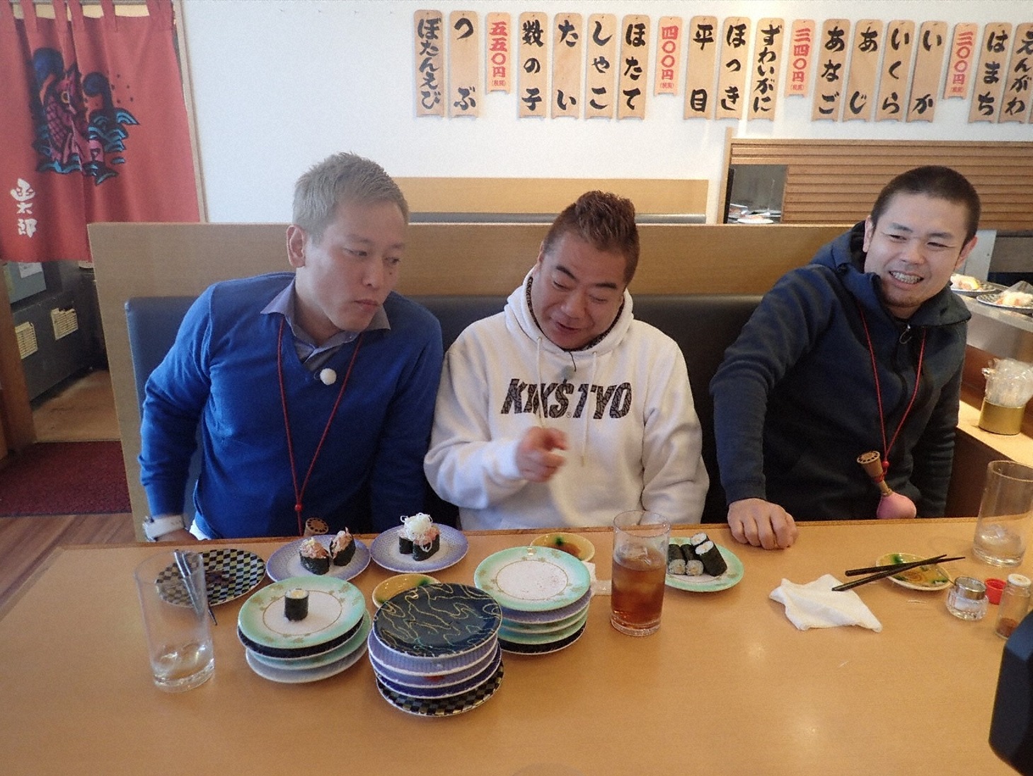 「旅ずきんちゃん」に出演する、（左から）じゅんいちダビッドソン、出川哲朗、品川庄司・品川。(c)CBC