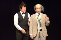 コント「結婚式」のワンシーン。