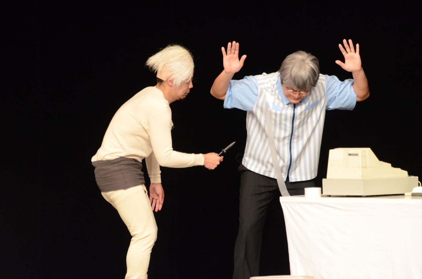 コント「コンビニ」のワンシーン。