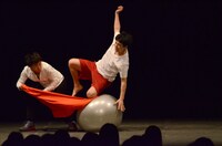 「バランスボールバー」を展開するきょん。