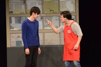 ペットショップを舞台にしたコントを繰り広げるラフレクラン。