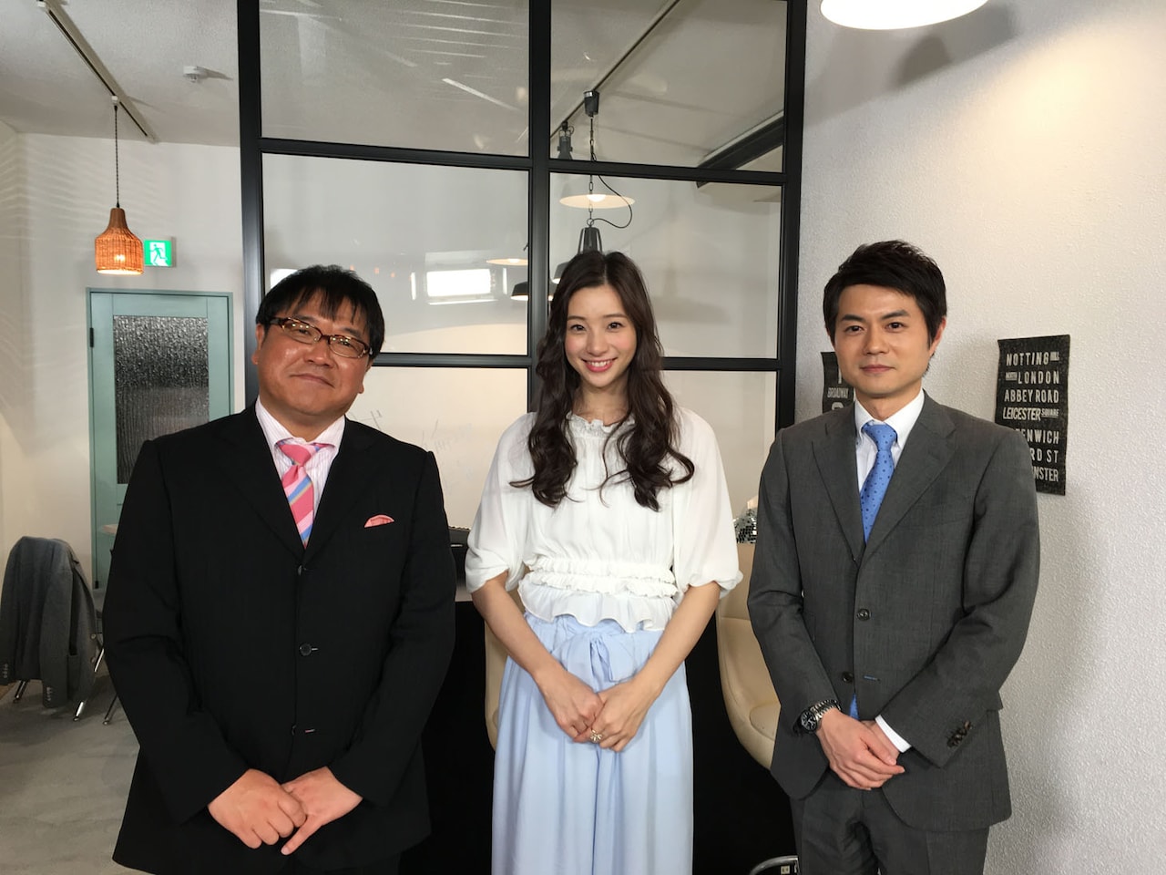 左から、初回ゲストのカンニング竹山、足立梨花、レギュラー出演者の増田和也（テレビ東京アナウンサー）。(c)テレビ東京