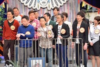 「ケンゴローサーカス団」に登場する芸人たち。(c)MBS