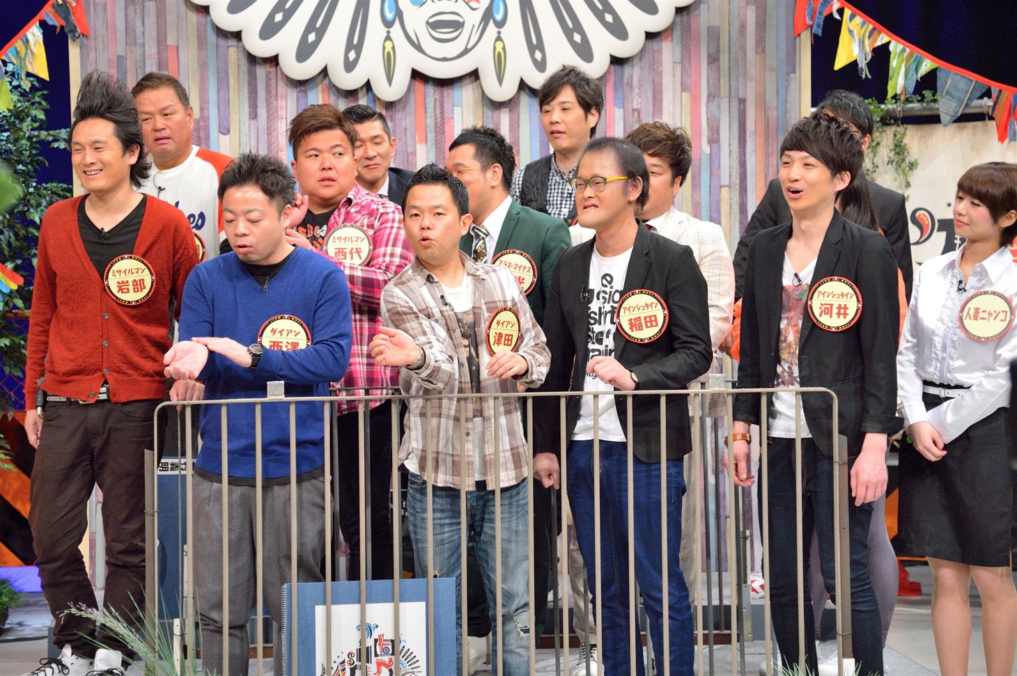 「ケンゴローサーカス団」に登場する芸人たち。(c)MBS