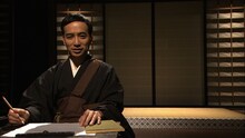 「100分de名著『歎異抄』」で唯円を演じるかもめんたる・う大。(c)NHK