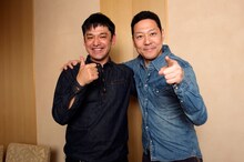 帯コメントを寄せている東野幸治（右）とシャンプーハットてつじ。