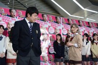 女子高生モデル・ReoNa*に告白するNON STYLE井上。