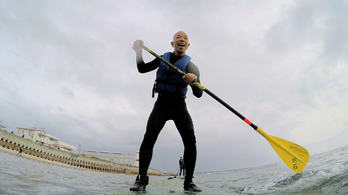 「小峠漫遊記 激ウマふれあいビンゴ旅！沖縄編」のワンシーン。(c)テレビ東京